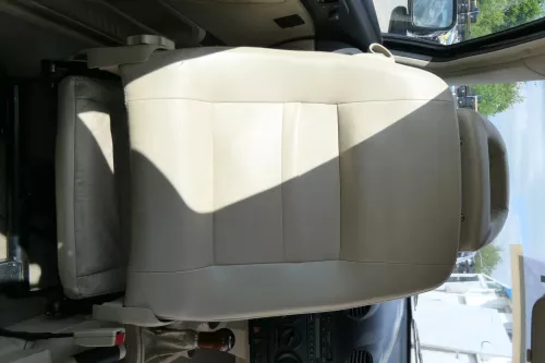 Q757 VW New Beetle 9C 1Y Sitz vorne links Fahrersitz Leder creme beige besch SHZ (175378)