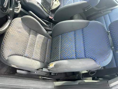 Q828 Audi A3 8L Sitz vorne links Fahrersitz 2/3-Türer vorn schwarz blau