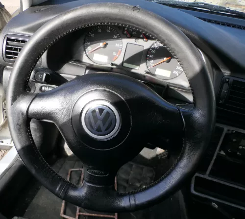 Q877 VW Golf 4 Bora Lenkrad 3 Speichen - abgenutzt (180374)