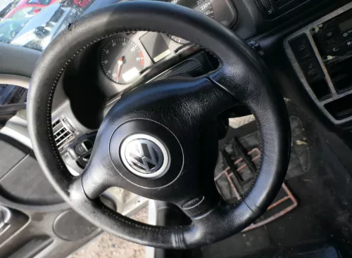 Q877 VW Golf 4 Bora Lenkrad 3 Speichen - abgenutzt (180374)