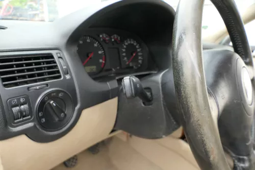 Q934 VW Golf 4 Bora Lenkrad 3 Speichen - abgenutzt (181053)