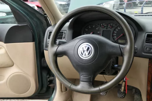 Q934 VW Golf 4 Bora Lenkrad 3 Speichen - abgenutzt (181053)