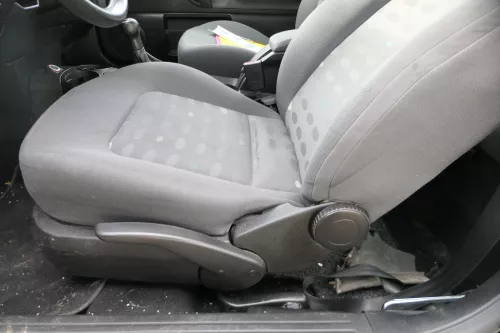 Q841 VW New Beetle 9C 1Y Sitz vorne links Fahrersitz (181826)
