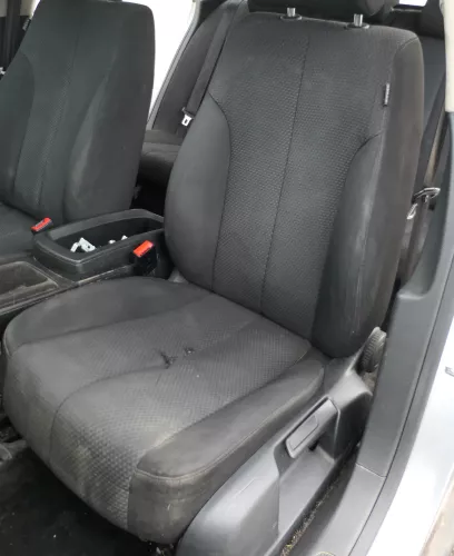 Q893 VW Passat 3C auch Kombi Sitz vorne links Fahrersitz Sitzgestell schwarz