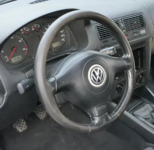 Q1011 VW Golf 4 Bora Lenkrad 3 Speichen - abgenutzt