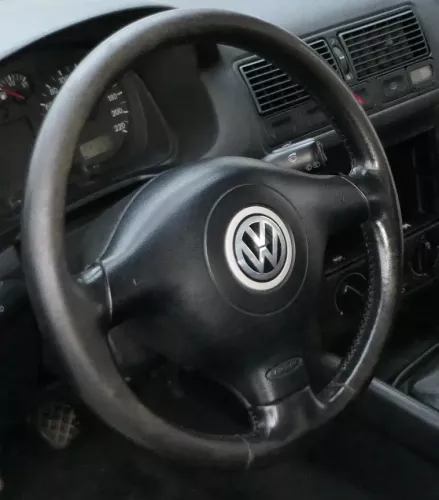 Q1011 VW Golf 4 Bora Lenkrad 3 Speichen - abgenutzt (185097)