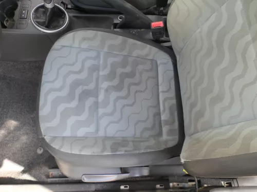 Q1000 Skoda Fabia Roomster 5J Sitz vorne links Fahrersitz (185118)