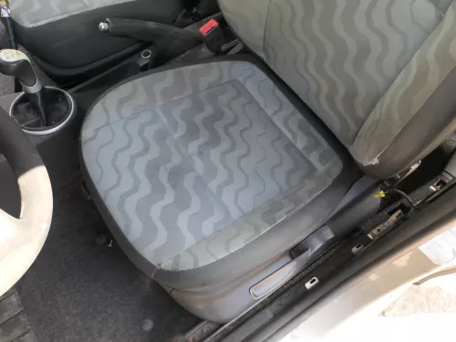 Q1000 Skoda Fabia Roomster 5J Sitz vorne links Fahrersitz (185118)