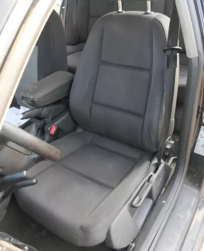 Q1021 Audi A4 8E B6 auch Kombi Sitz vorne links Fahrersitz 4/5-Türer  schwarz so