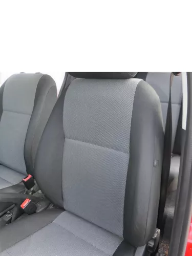 Q1074 Skoda Fabia Roomster 5J Sitz vorne links Fahrersitz (186446)