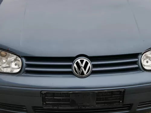 VW Golf 4 Grill Kühlergrill VW Zeichen Logo blau LD5X (201852)