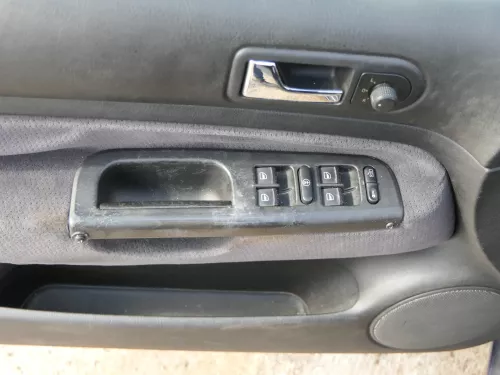 1x Golf 4 Bora Türverkleidung Verkleidung Tür vorne links 4/5-Türer schwarz Velo (201989)