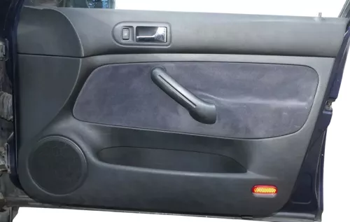 1x Golf 4 Bora Türverkleidung Verkleidung Tür vorne rechts 4/5-Türer schwarz Vel (201990)