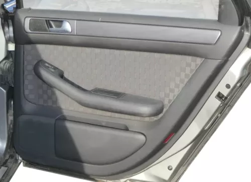 1x A6 4B Türverkleidung Verkleidung Tür hinten links schwarz soul (202049)