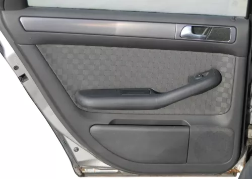 1x A6 4B Türverkleidung Verkleidung Tür hinten links schwarz soul (202050)