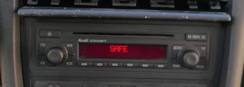 Audi A3 8L Radio CD Player Original concert 4B0035186P mit Code (202053)
