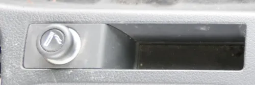 Audi A4 8E B6 B7 A3 8P Zigarettenanzünder vorne 8P0863284D schwarz (154672)