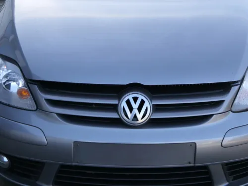 VW Golf Plus 5M Grill Kühlergrill VW Zeichen Logo grau LA7T bis ca. 2009 (202097)