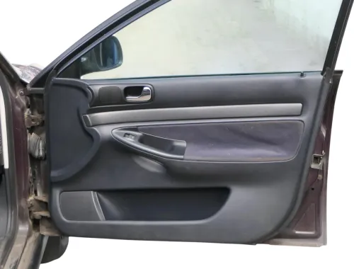 1x Audi A4 B5 Türverkleidung Verkleidung Tür vorne rechts Griff Öffner