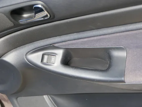 1x Audi A4 B5 Türverkleidung Verkleidung Tür vorne rechts Griff Öffner (202112)