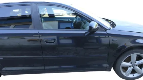 Audi A3 8P 4/5 Türer Tür vorne rechts Beifahrertür Türblatt schwarz LZ9Y Sportba (202165)