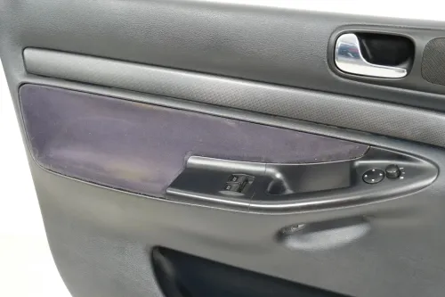 1x Stück Audi A4 B5 Türverkleidung Verkleidung Tür vorne links (202176)
