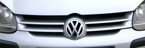 VW Golf 5 Grill Kühlergrill VW Zeichen Logo silber LA7W (202240)