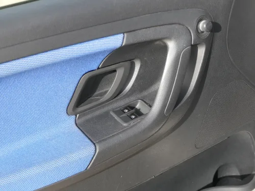 1x Skoda Fabia 5J Türverkleidung Verkleidung Tür vorne links Griff Öffner blau (202347)