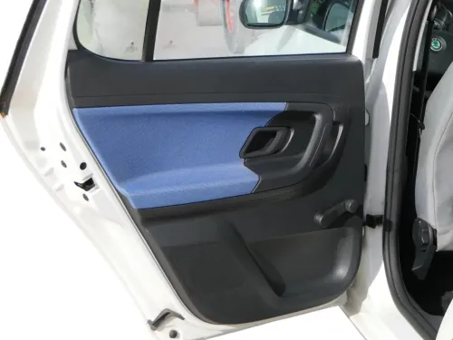 1x Fabia 5J Stufenheck Türverkleidung Verkleidung Tür hinten links Griff blau