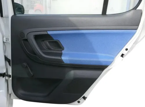 1x Fabia 5J Stufenheck Türverkleidung Verkleidung Tür hinten rechts Griff blau