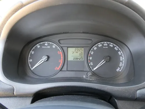 Skoda Fabia Roomster Tacho Tachometer Kombiinstrument 228.000km 5J0920801B