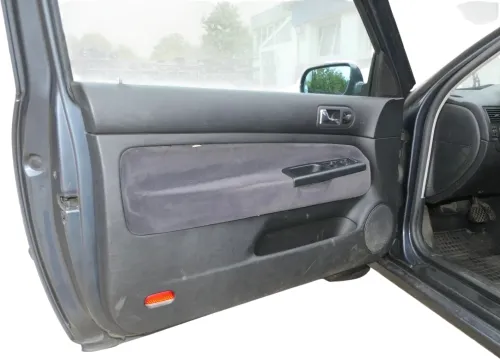 1x Golf 4 Bora Türverkleidung Verkleidung Tür vorne links 2/3-Türer schwarz Grif
