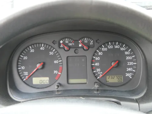 VW Golf 4 Tacho Tachometer Kombiinstrument 232.000km 1J0919881C 1,6-2,8 (202386)