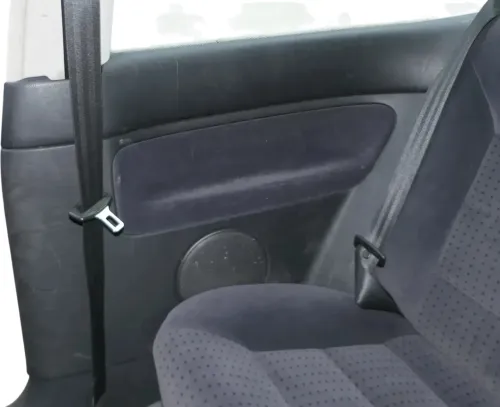 VW Golf 4 1J 2/3-Türer Verkleidung Seite hinten rechts schwarz Abdeckung Velour (202392)