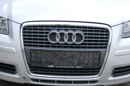 A3 8P Stoßstange Frontstoßstange Stoßfänger vorn grau silber LX7W Sportback Gril (202418)