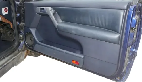 Golf 4 3 1E Cabrio 1E Türverkleidung Verkleidung Tür vorne rechts LEDER blau (202448)