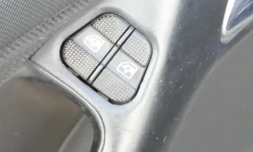 VW Golf 3 Cabrio 1E elektrischer Fensterheber Schalter vorne links schwarz (202507)