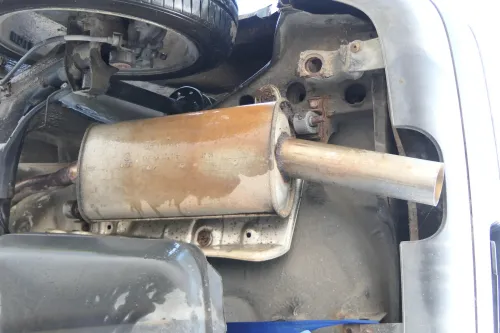 VW Golf 3 Auspuff Mitteltopf + Endschalldämpfer 1,8 AAM ANN Benziner (202530)