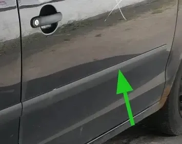 VW Polo 9N 9N3 Leiste Zierleiste Seite vorne rechts an Tür schwarz 2/3-Türer